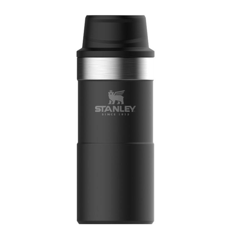 Stanley Classic Trigger-Action Travel Mug 0,35L (Flaskor & Termosar) från Stanley. Matte Black | TacNGear - Utrustning för polis och militär och outdoor.